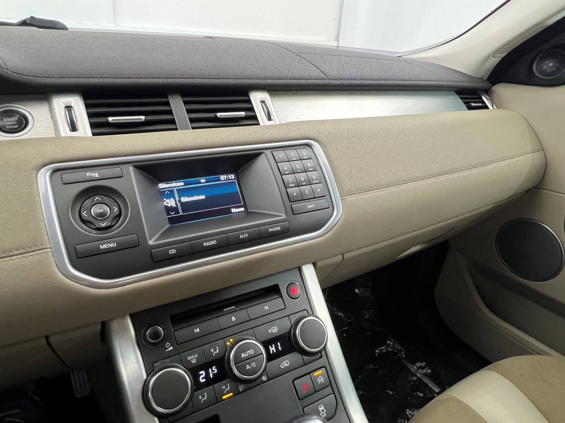 Range Rover Evoque 5p 2.2 td4 Pure 150cv - Autosani